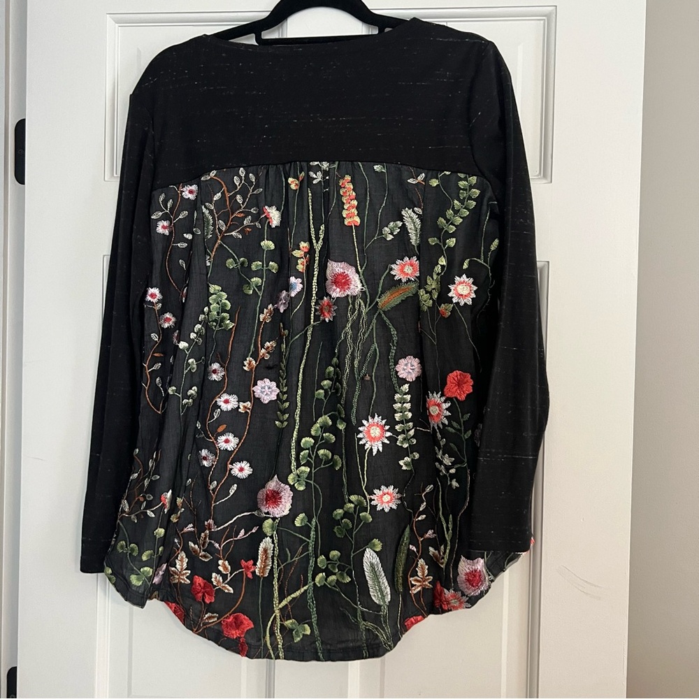 Aratta Gray and Green Tunic Top